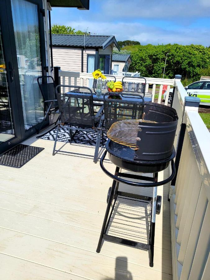 Luxury Woodland Retreat Holiday Home - Shorefield Country Park Downton  Exterior photo